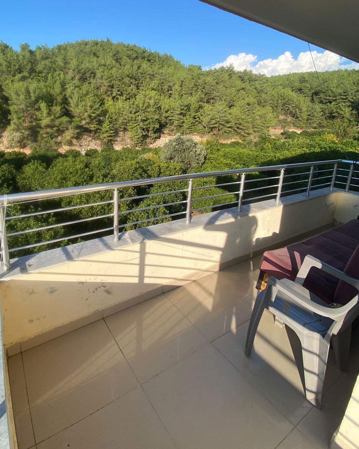 Zümrüt Pansiyon Balkon - Koltuklu Balkon