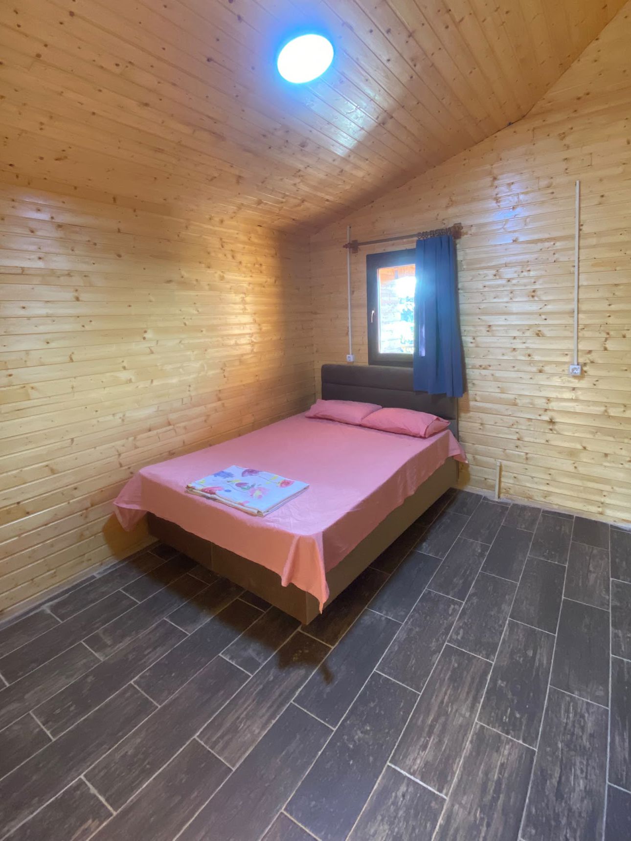 Zümrüt Pansiyon Bungalov - Çift Kişilik Oda
