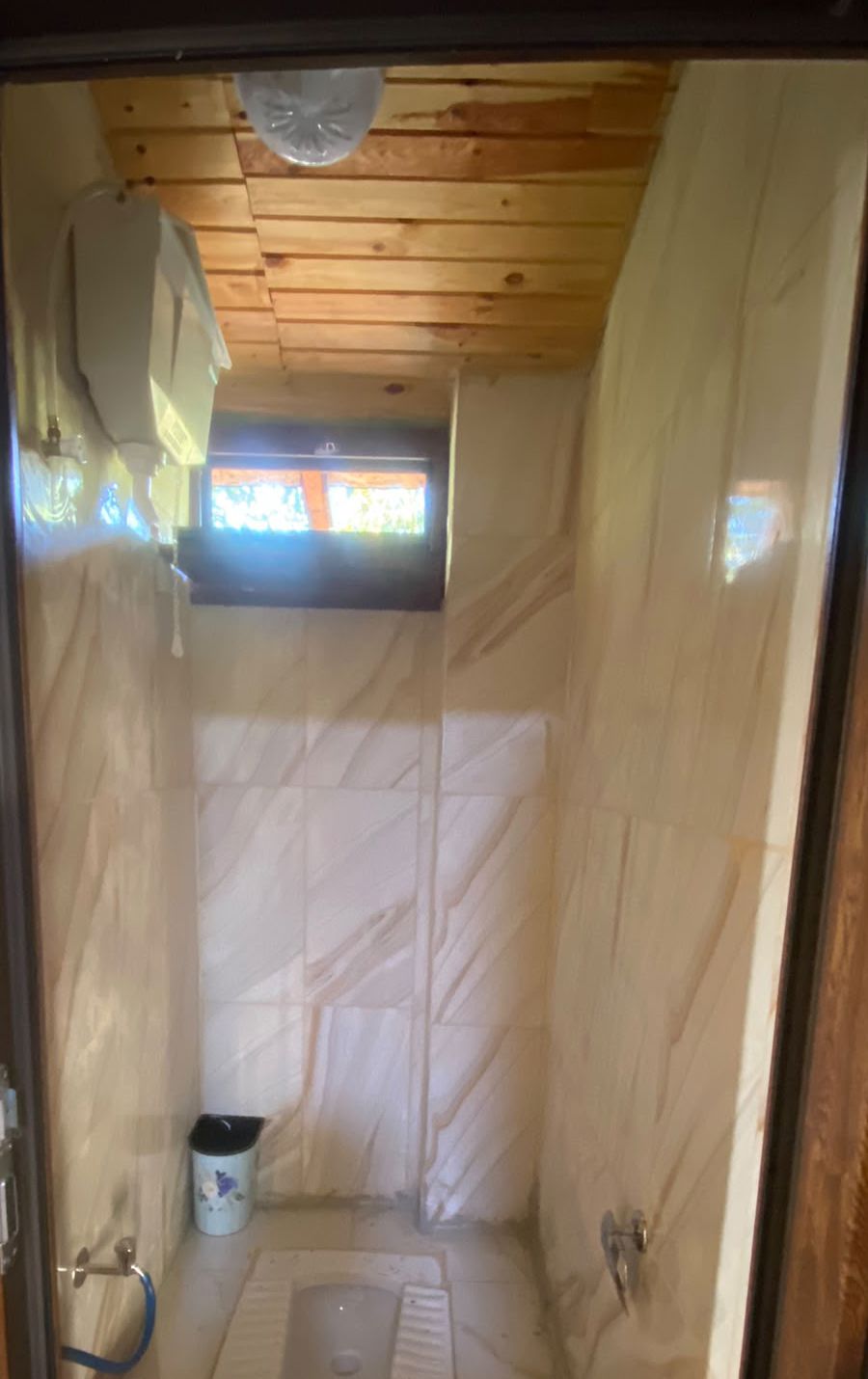 Zümrüt Pansiyon Bungalov - Lavabo ve Banyo